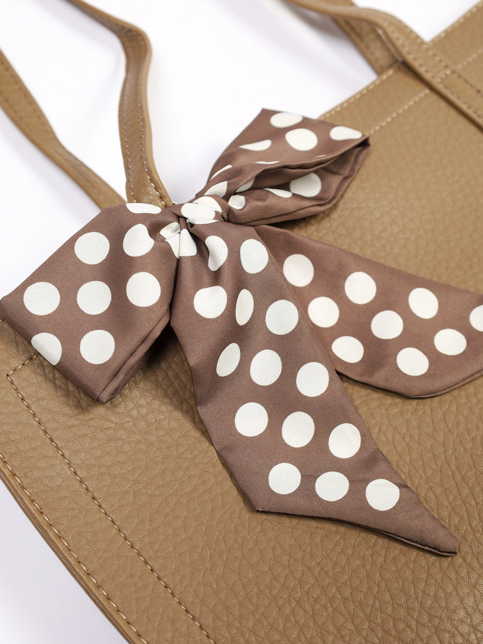 Сумка-тоут с плоскими ручками с декоративным платком в ассортименте